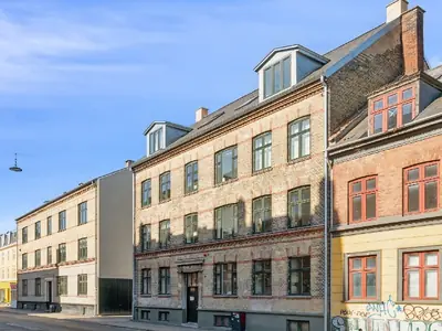 Aksel Møllers Have metro — offices nearby