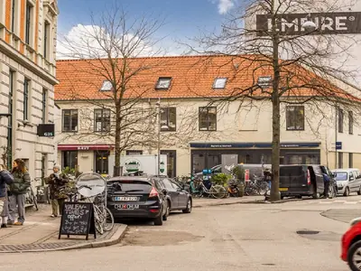 Nuuks Plads metro — offices nearby