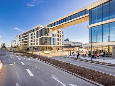 Orientkaj metro — offices nearby
